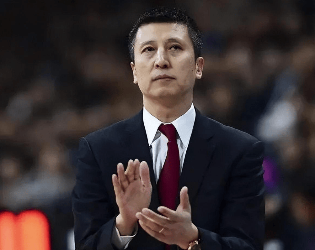 官宣,郭士强上任男篮主帅,和广州4年合同终止,损失金额曝光