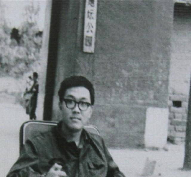 史铁生:21岁瘫痪,31岁执笔坚持写作28年,脑溢血去世,一生励志