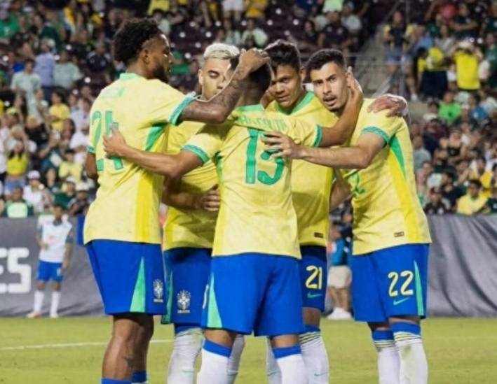 巴西队3-2,让巴萨成为笑柄:4000万签水货罗克,皇马天才3场3球