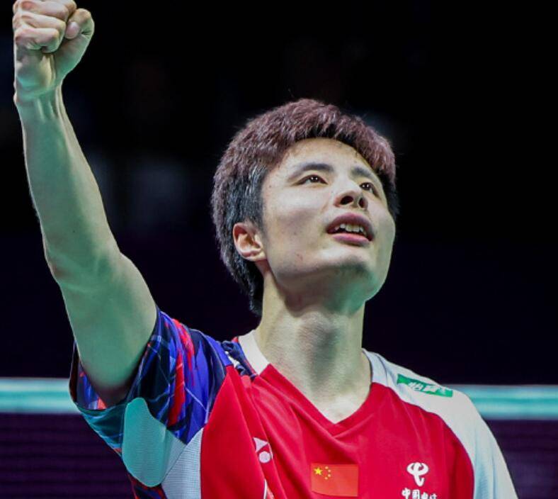 国羽新盛世!石宇奇破35年魔咒夺冠,陈雨菲2-1挑落世界第一