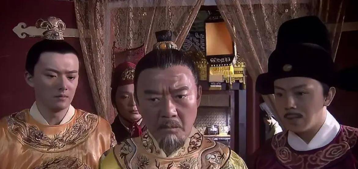 影视剧中的朱标为了保住朱桓的性命,朱六九先前已经派陈冬至说服郑士