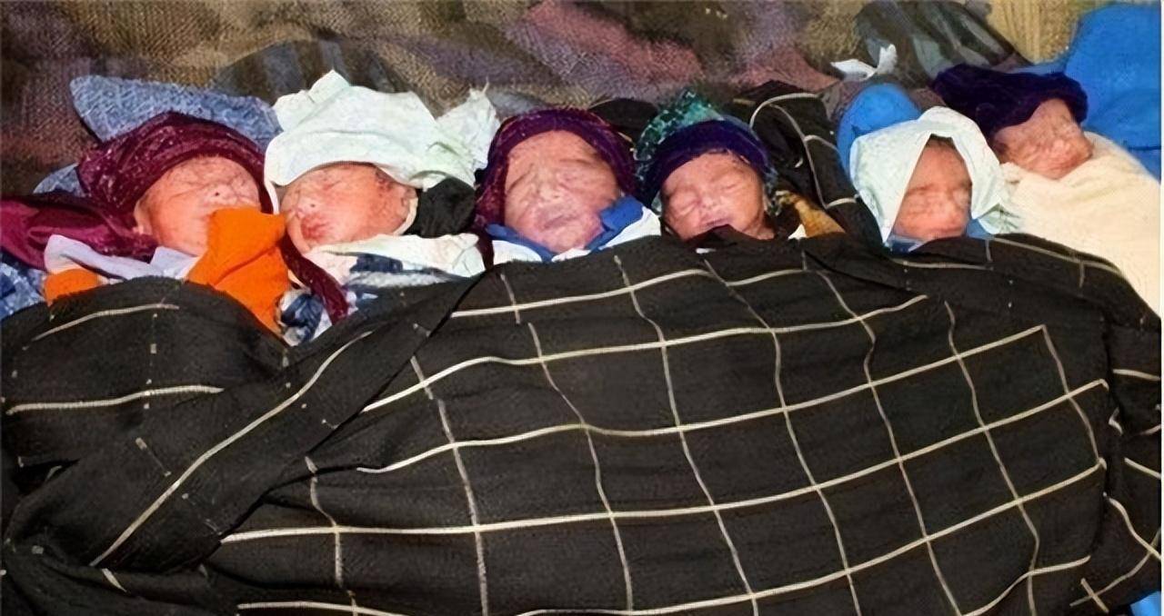 2014年,产妇冒死生下6胞胎,丈夫得知胎儿性别后无法淡定