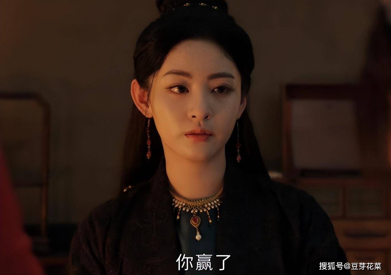 《墨雨云间》孔雪儿的魅力太强大!好身材配上红肚兜吊带装!