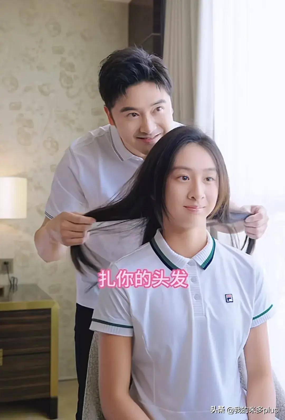 田亮陪女儿练网球,贴心为孩子洗头吹头发,森碟五官气质全像爸爸