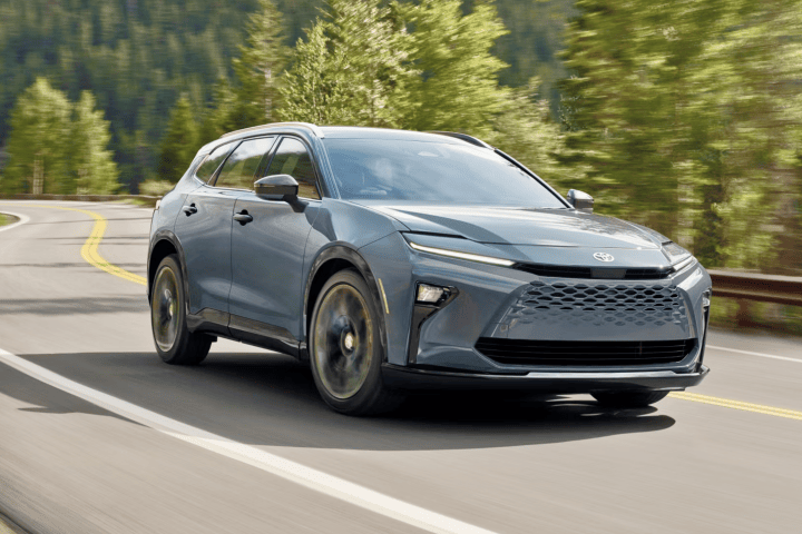 丰田皇冠推出全新变种车型,真导入你会想买吗?