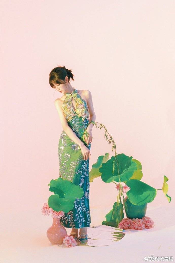 田曦薇旗袍造型惊艳亮相,绝美身姿引发热议!