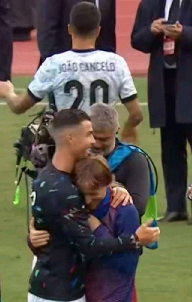 c罗与魔笛的重逢:友谊如初,传奇绵长