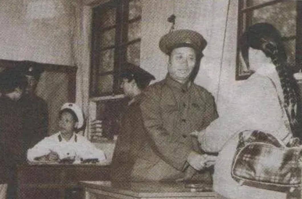 72年广东农妇报警:我男人口吐白沫猝死,公安:潘金莲自