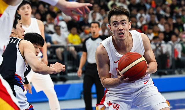 辽宁篮球话语权风生水起:郭士强领衔男篮崛起引热议