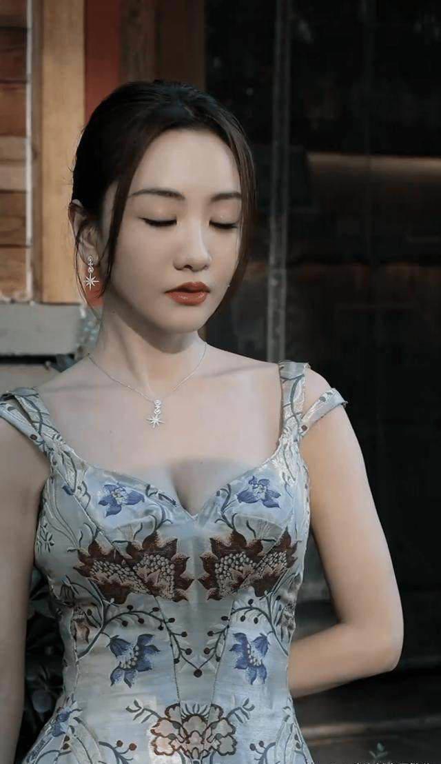 43岁杨蓉美照曝光!欣赏成熟优雅魅力.