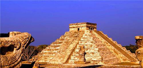 木薯,开始兴建宗教仪式中心,公元200年时,已经出现了有神殿,金字塔