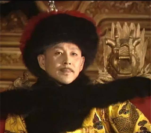 乾隆皇帝的很多肖像画以及射猎图,和陈道明在某些时候都很相像.