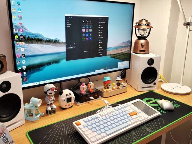 桌面新宠，搭载4.95英寸LCD彩屏的黑爵AKP815键盘，操作快人一等