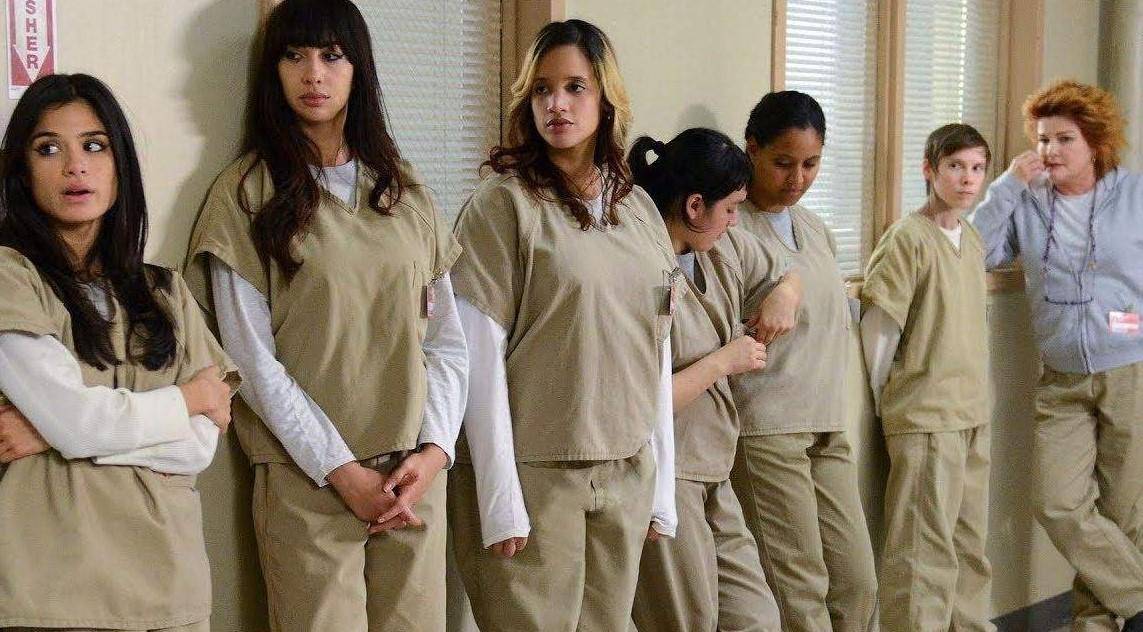 美国女子监狱丑闻:监狱长白天高呼打击性侵,晚上给女囚拍裸照