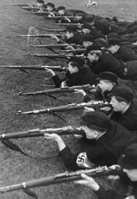 德国党卫军十二装甲师,最年轻的师,一群被毒害的年轻人