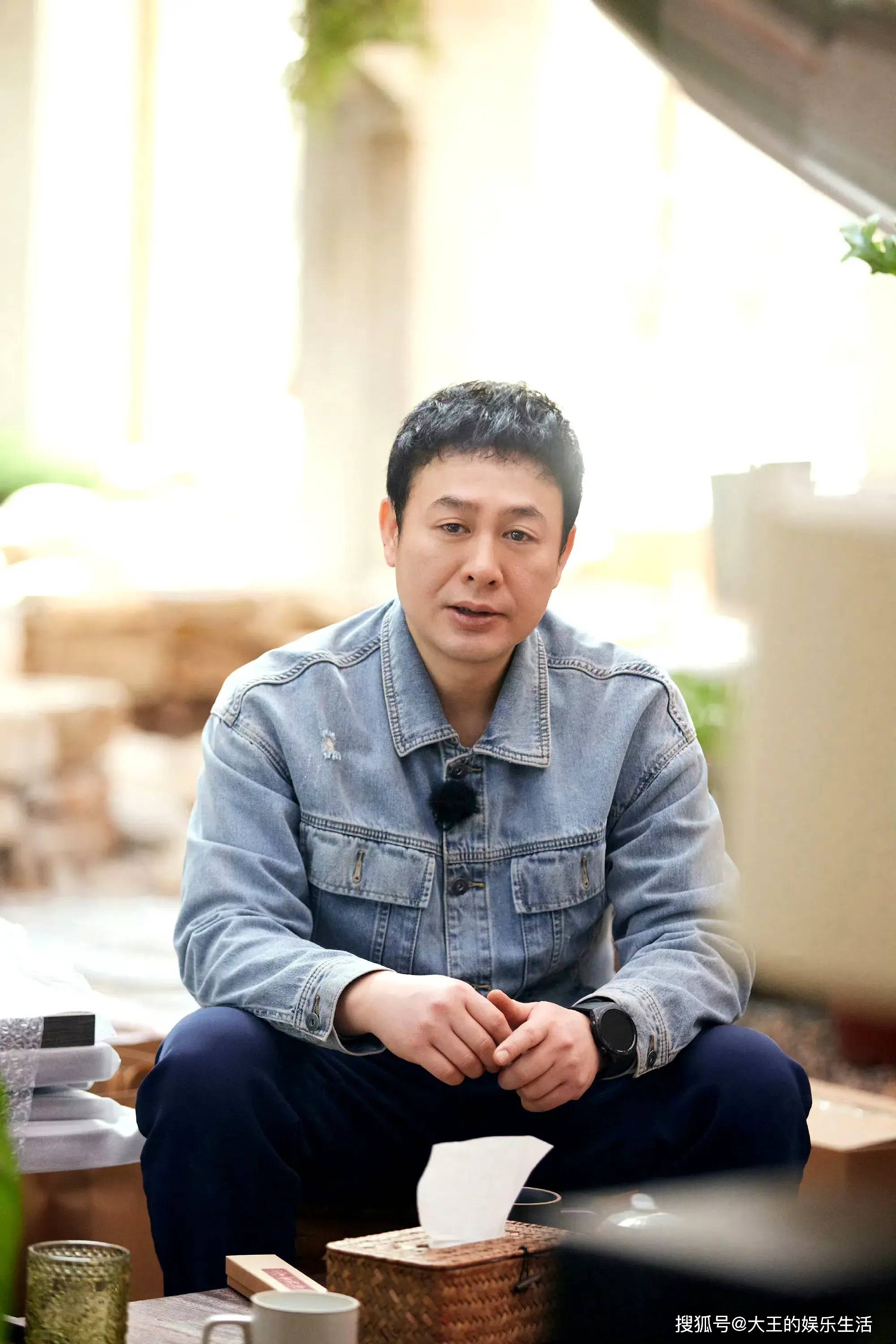 原创            张颂文晒重量级粽子王，粽子比手还要大，小熊老师：咸粽最为好吃-抗美援朝 张文荣