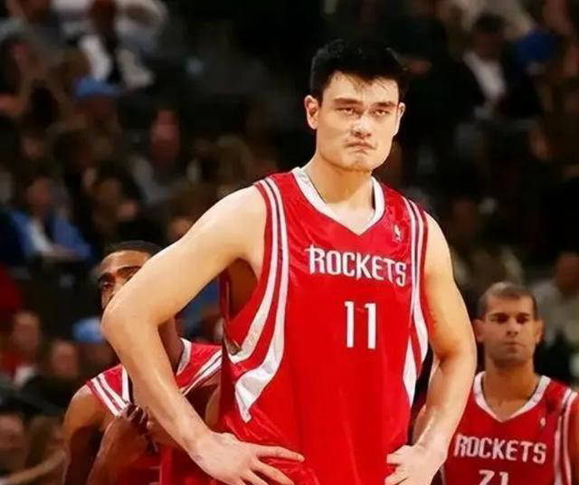 易建联的遗憾与坚持:他独自肩负中国男篮的重任__姚明