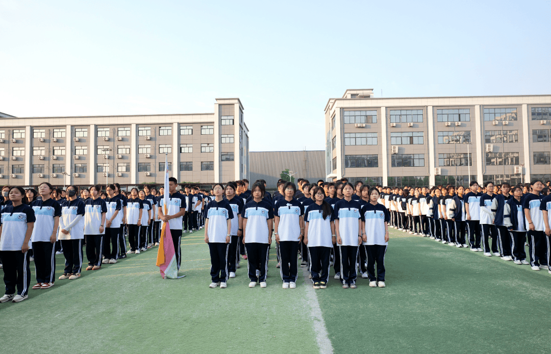 郑州艺书高级中学第十六周升旗仪式