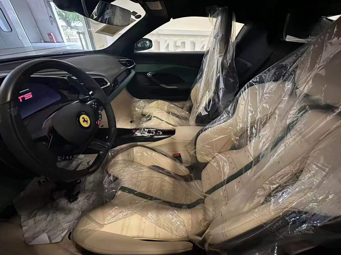 奔驰g63 463高配版,搭配月光石灰/黑色