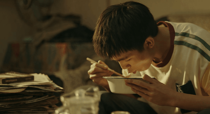 48岁张颂文"吃面",戳穿了多少"戏混子"的体面