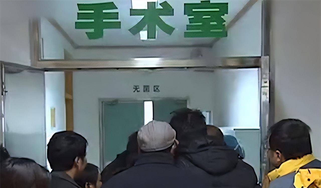 09年女子怀孕8个月,子宫里胎儿离奇消失,剖腹产手术吓坏医生