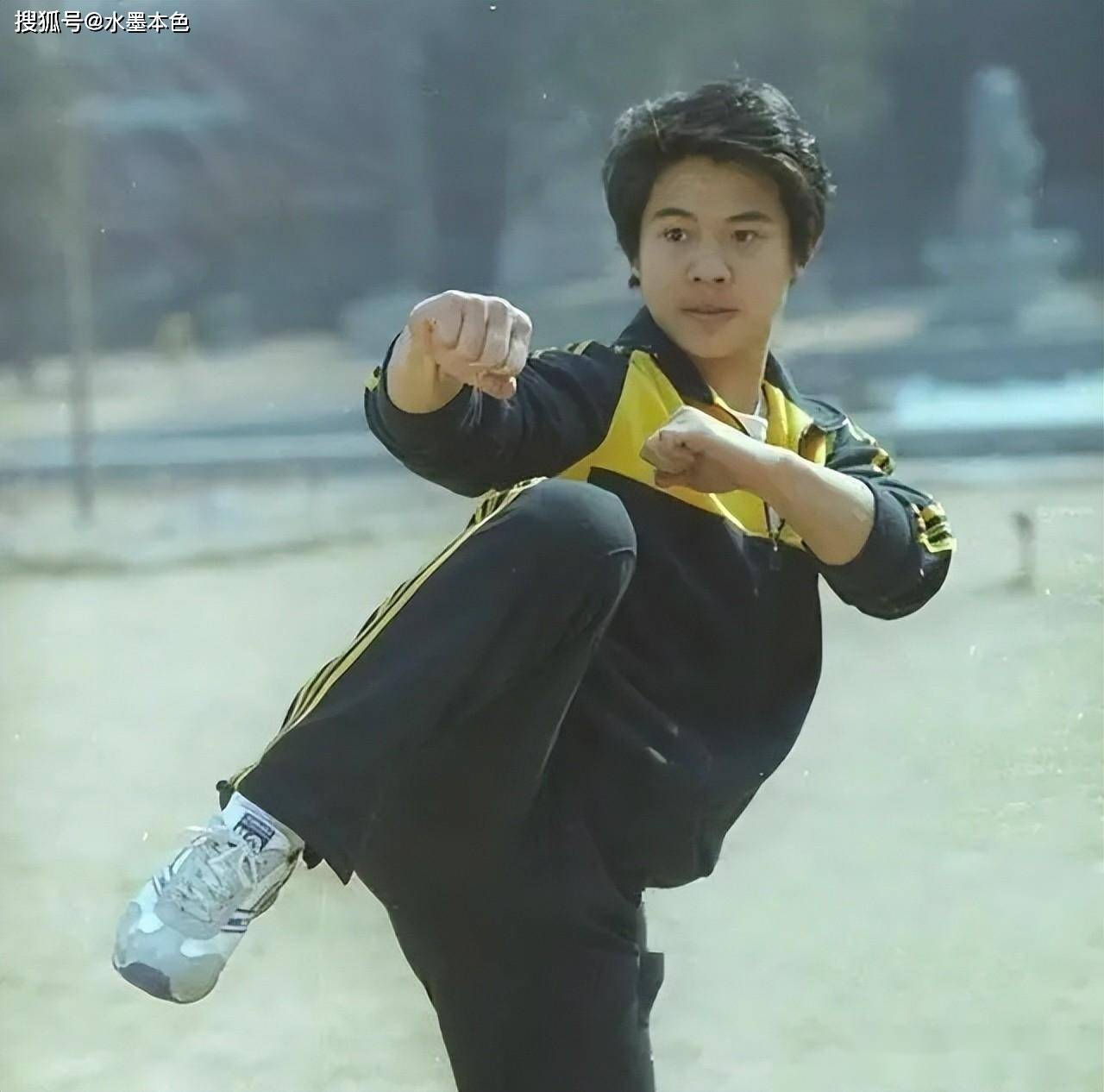 同样是李连杰的基因,利智和黄秋燕的女儿近照,差别怎么这么大