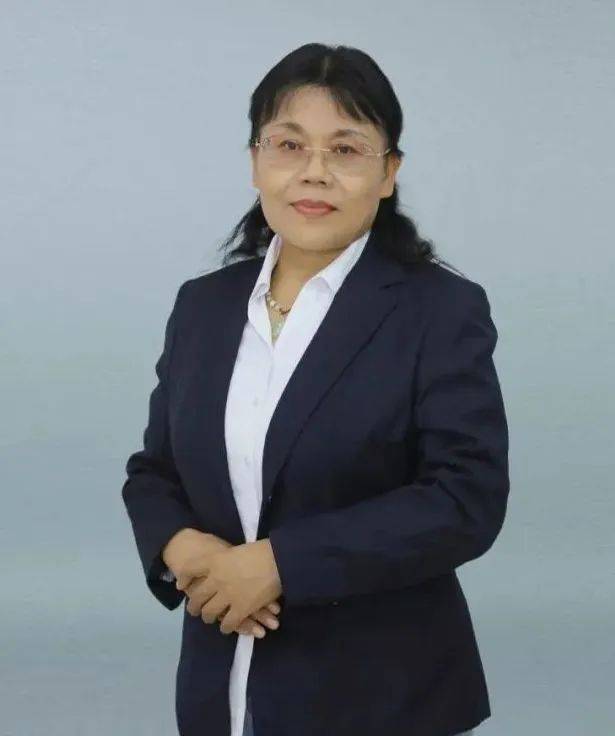 功原石家庄某重点高中名师历史:岳印乔/ 中学高级教师毕业于北京外国