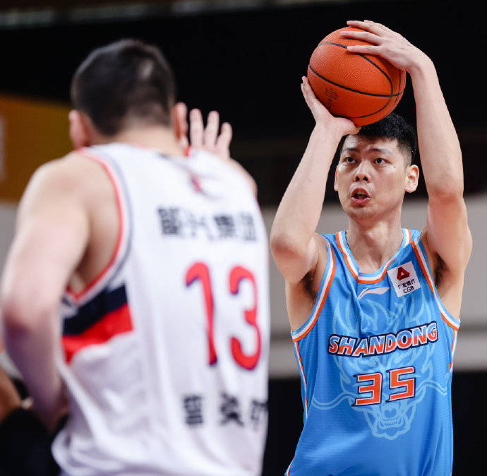 哥俩一起回旧主?辽篮夺冠功臣1举动引猜想,他或是山东重建基石