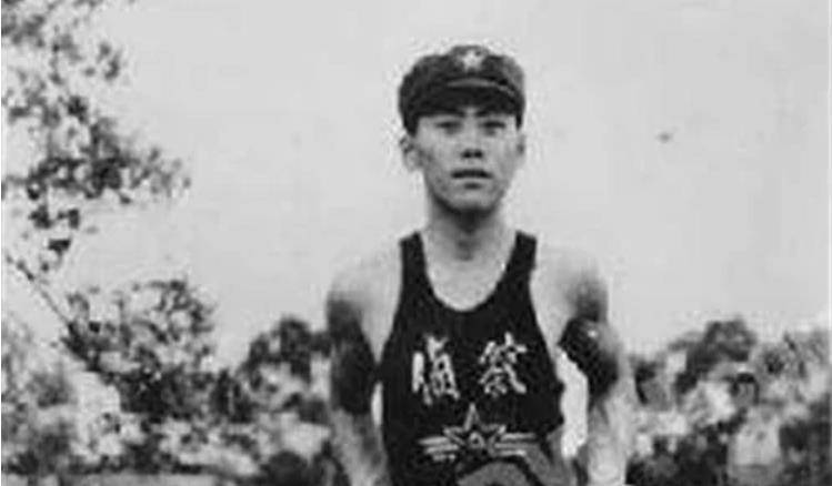 心痛!37年前军人勇斗4歹徒身中9刀,路人不管不问,抢救无效去世