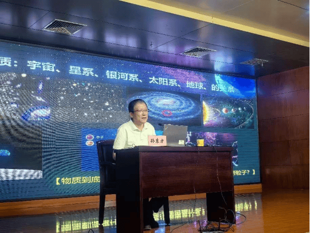 陨石收藏家孙东方先生做客新疆财经大学 带领学子探索宇宙与人类的