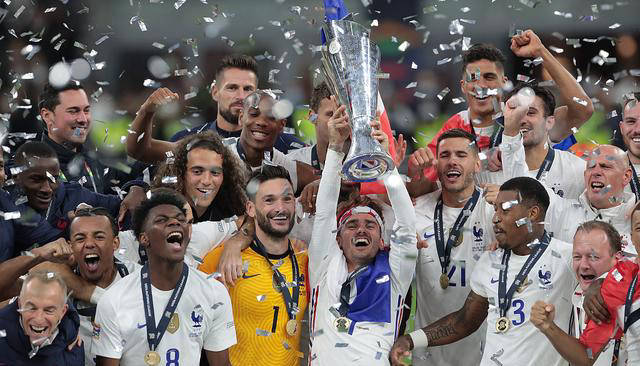 法国夺冠夺取历史榜首,德尚成足球巨匠