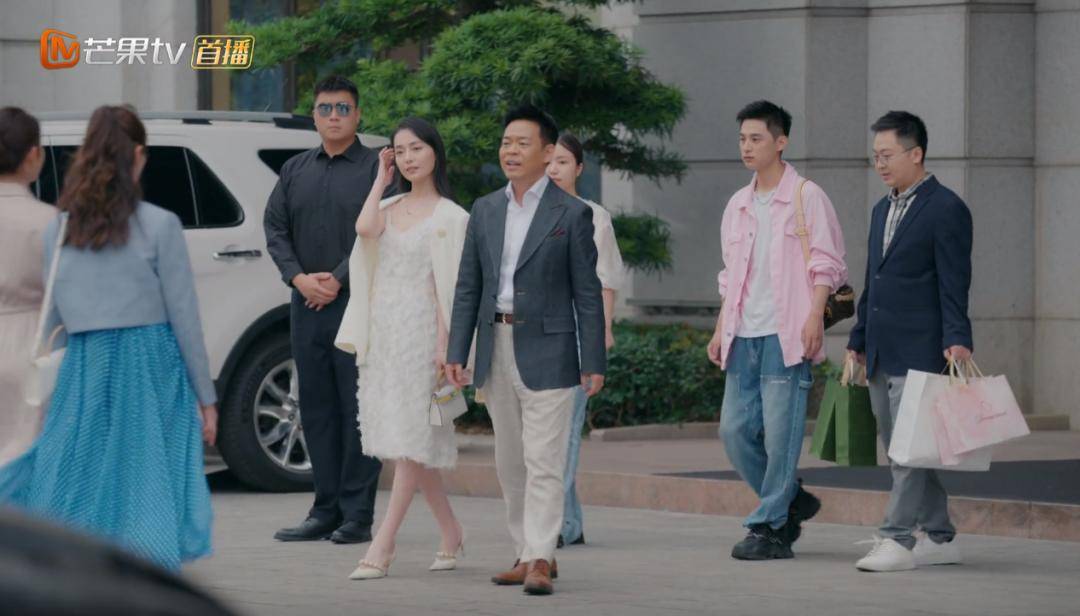 收视第一,秦海璐毒舌,保剑锋窝囊,道尽中年人偻蚁般的生存现状