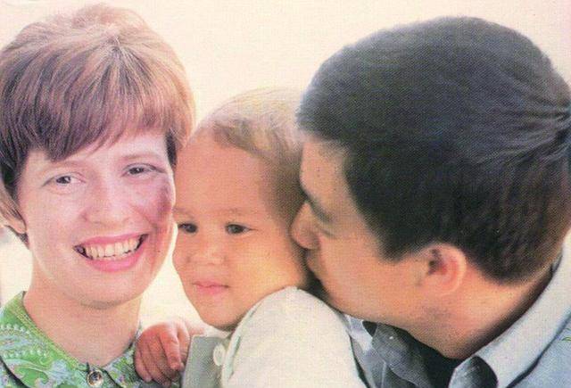 李小龙离奇去世后,爱妻琳达改嫁其徒弟,为何结婚两年就果断离婚