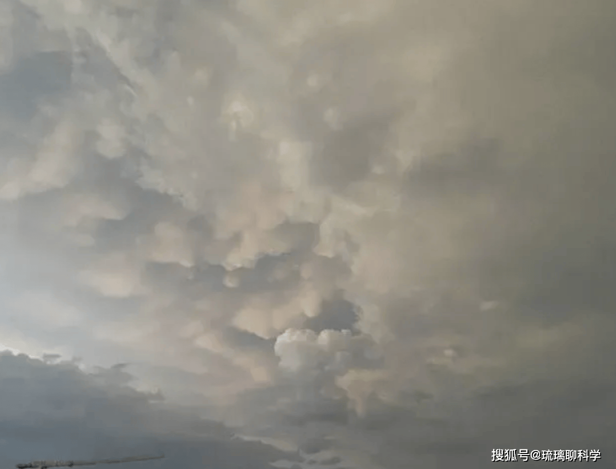 北京天空密布乳状云,如何出现?预示着什么?