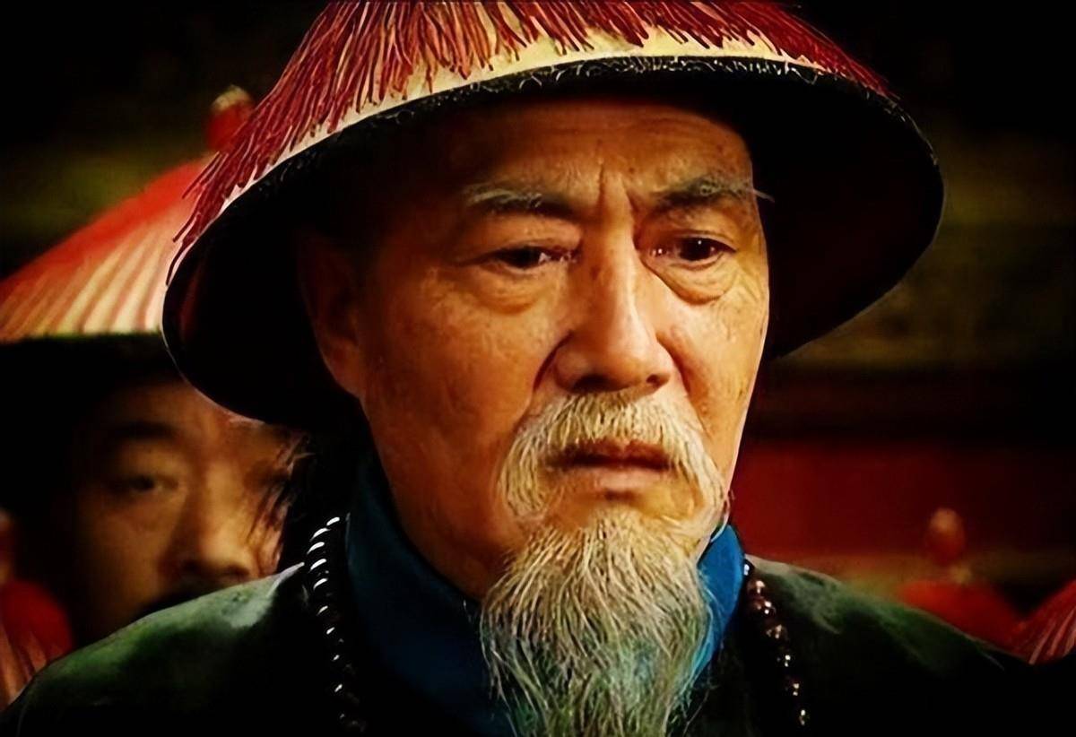 三朝老臣张廷玉被抄家,士兵搜出了一个箱子