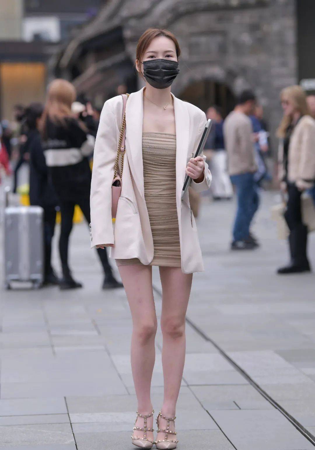 青春飒爽的穿搭,靓丽有型魅力全开_女生_白色_时尚