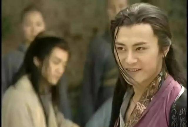 《笑傲江湖》中,为什么林平之要选在大婚前夕,选择挥刀自宫呢?