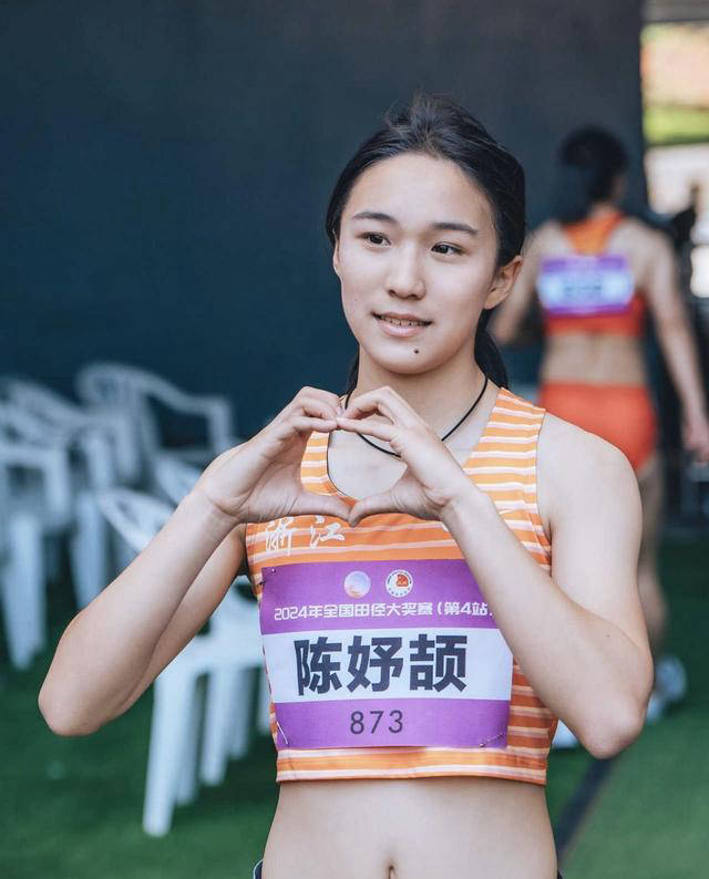 15岁宁波女孩陈妤颉:11秒32刷新亚洲记录,天赋异禀