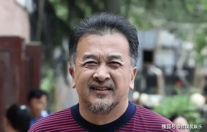 上午撤职下午就被带走,曾担任八一电影厂长黄宏,如今过得还好吗