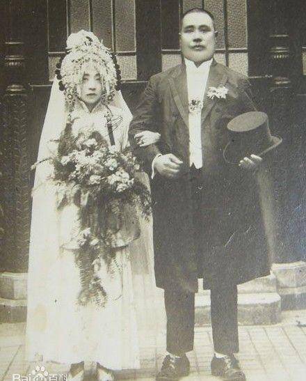 她是清朝一代名妓,三任丈夫皆英年早逝,是话剧《赛金花》的原型