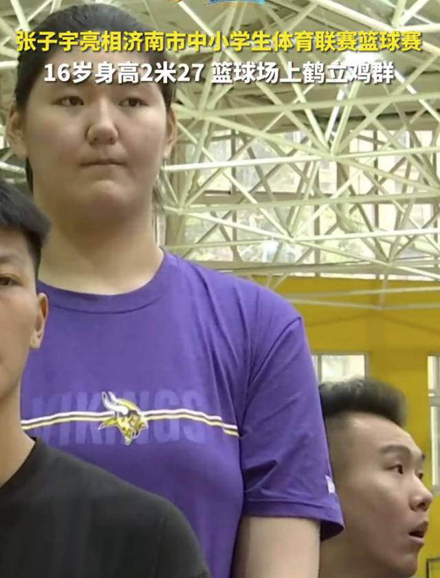 张子宇在回答记者问题时展现风趣幽默,充满青春活力.