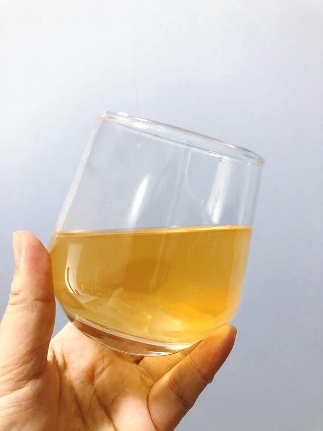 晚上喝蜂蜜水有啥效果(晚上喝蜂蜜水好处和坏处)