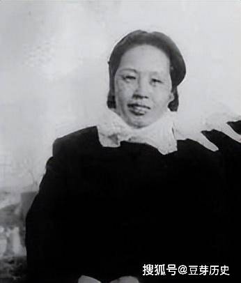 在刘伯承长期离家后,他们的儿子刘俊泰早已沦为吸毒,赌博的败家子.