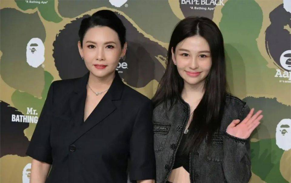 邱淑贞与沈月,母女间的风采传承