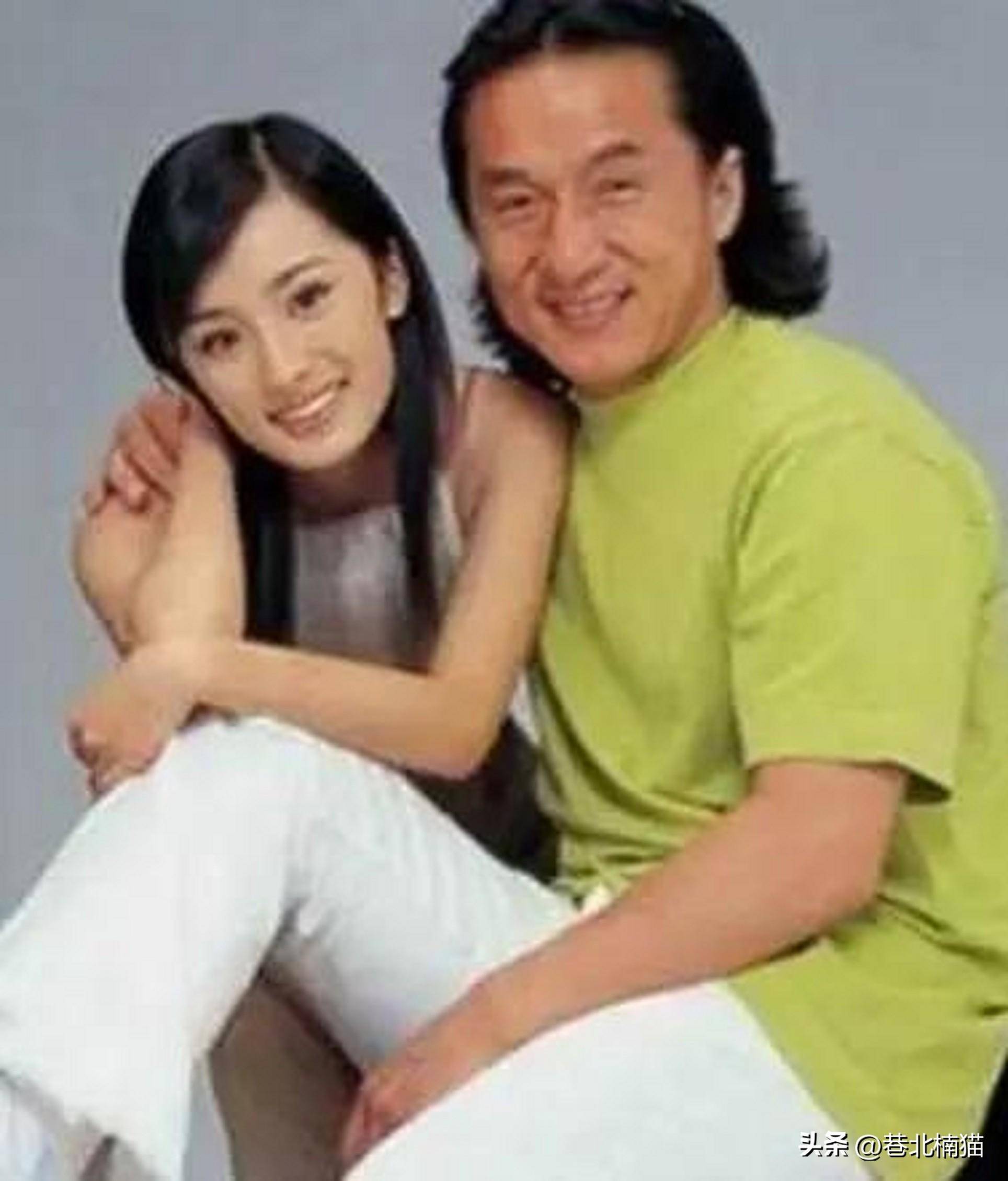 17岁杨幂被49岁成龙搂在怀里,举止亲密,网友:整没整容一目了然
