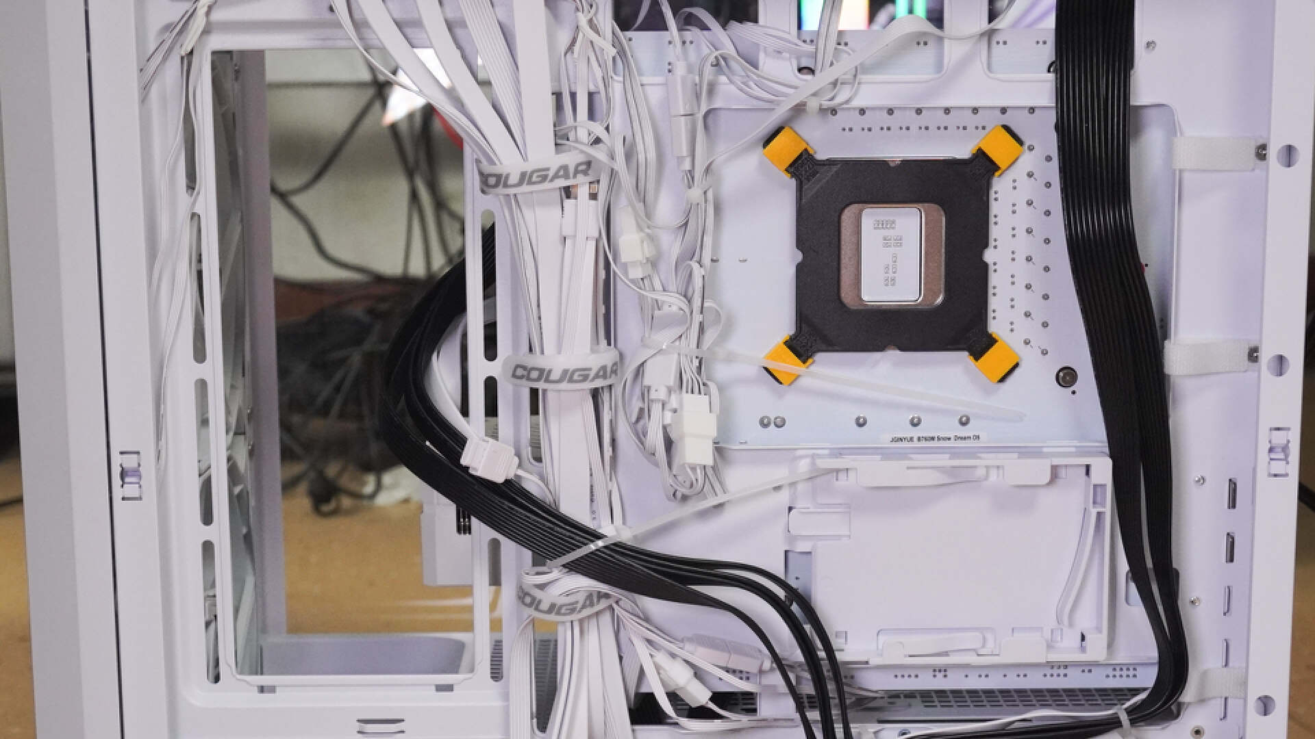 防尘超通风,快拆易理线 - 骨伽mx600 mini白色机箱