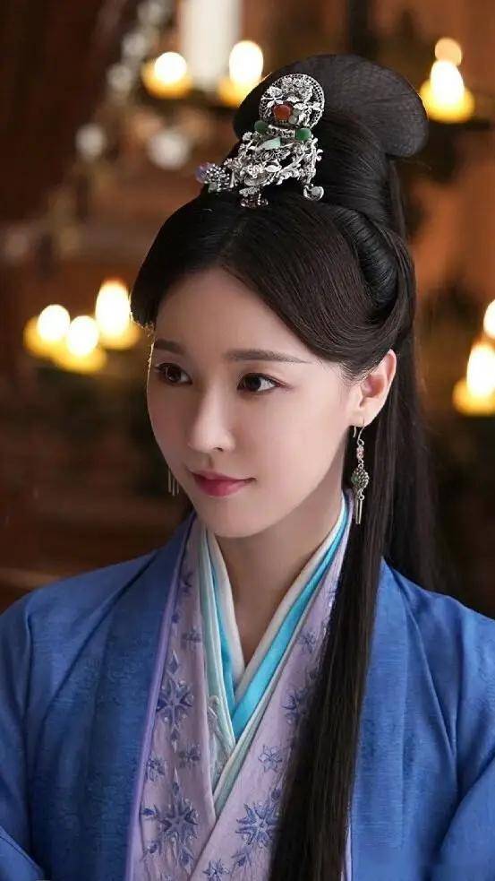 吴佳妮写真曝光,饱满性感韵味十足,女神范儿十足!