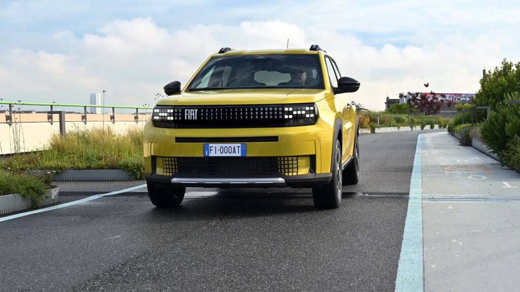 菲亚特grande panda首次亮相,采用纯电和混合动力,外观有点帅