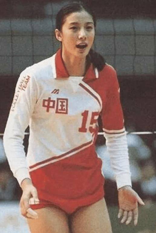 相比起事业上的坎坷,李月明的爱情之路则要顺利一些.