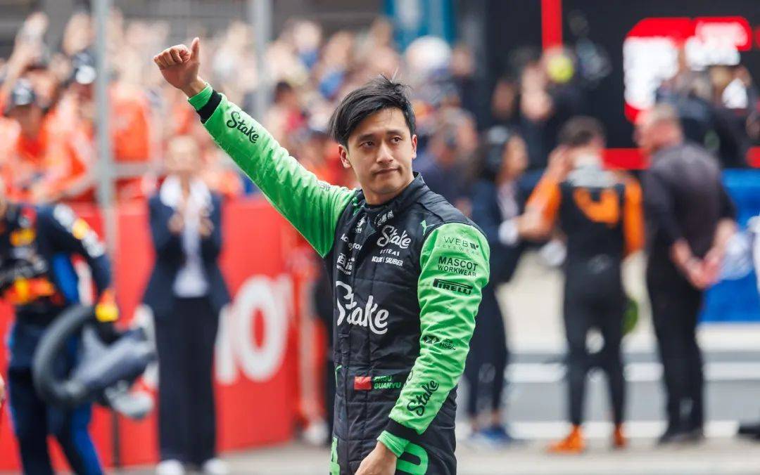 陈迪:f1赛车的高速运动要求相机具有高速快门和精准对焦,慢速快门的